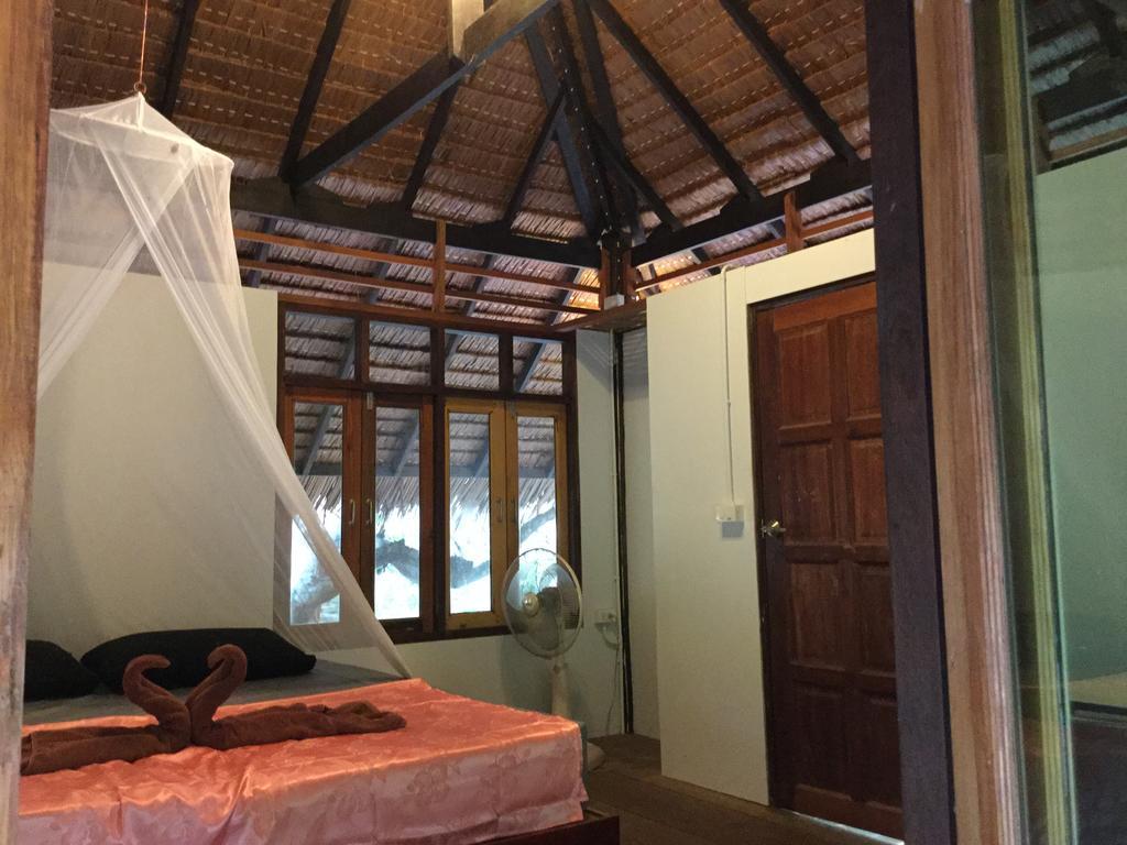 Cashew Nut Bungalow, Ko Mook Exterior photo